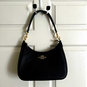 Coach Teri Hobo
